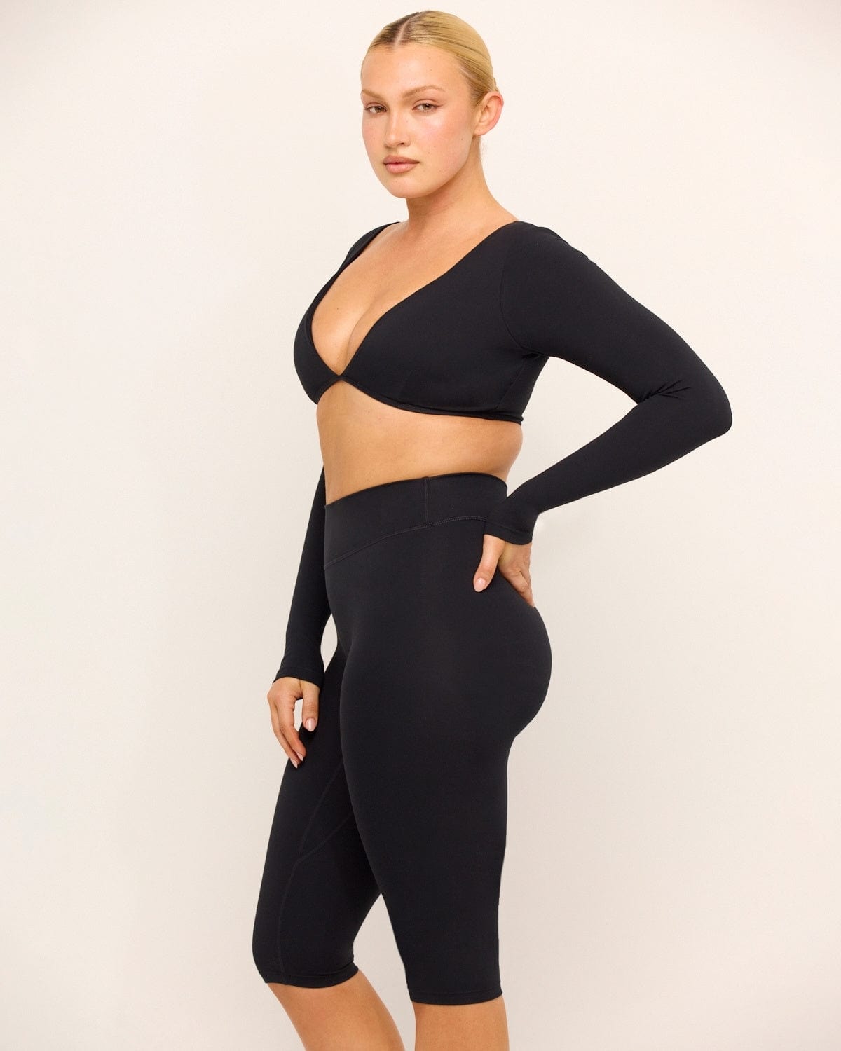 Form Invisible Scrunch Capri Leggings | Black
