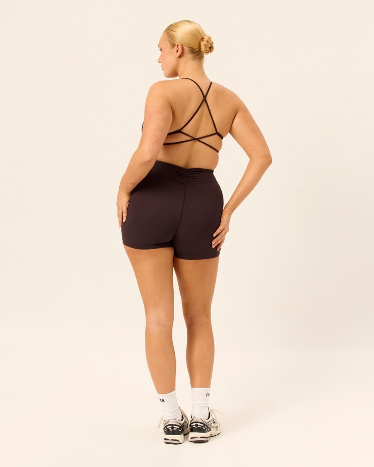 Form Gather Waist Shorts 5" | Espresso