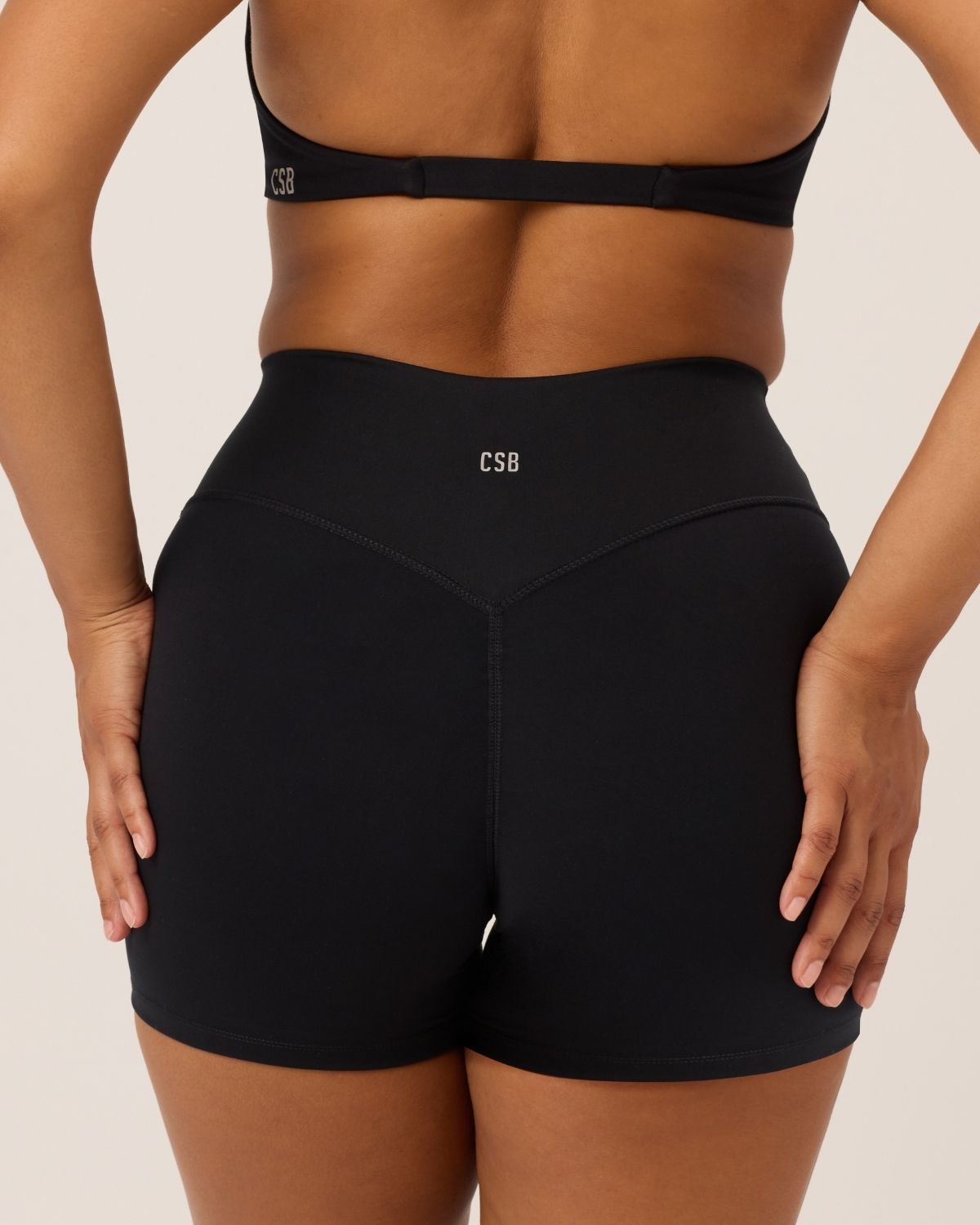 Serenity Invisible Scrunch Shorts 4" | Black