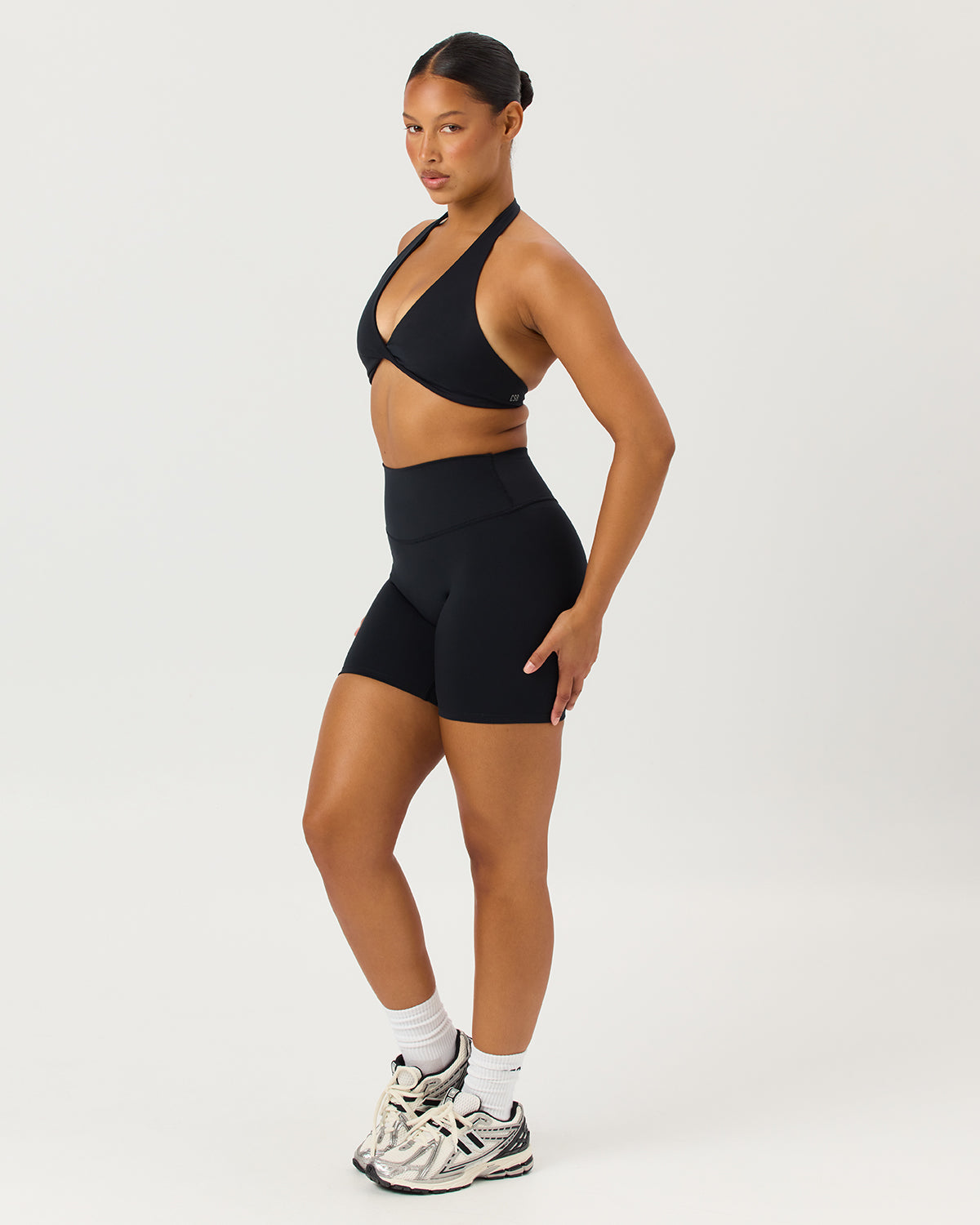 Serenity Scrunch Shorts 6" | Black