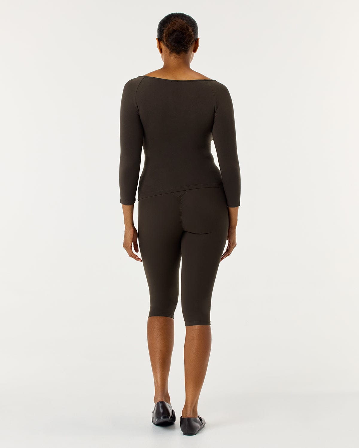 Form Invisible Scrunch Capri Leggings | Dark Chocolate