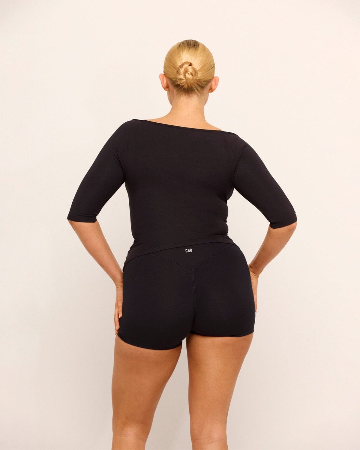 Form Invisible Scrunch Shorts 4" | Black