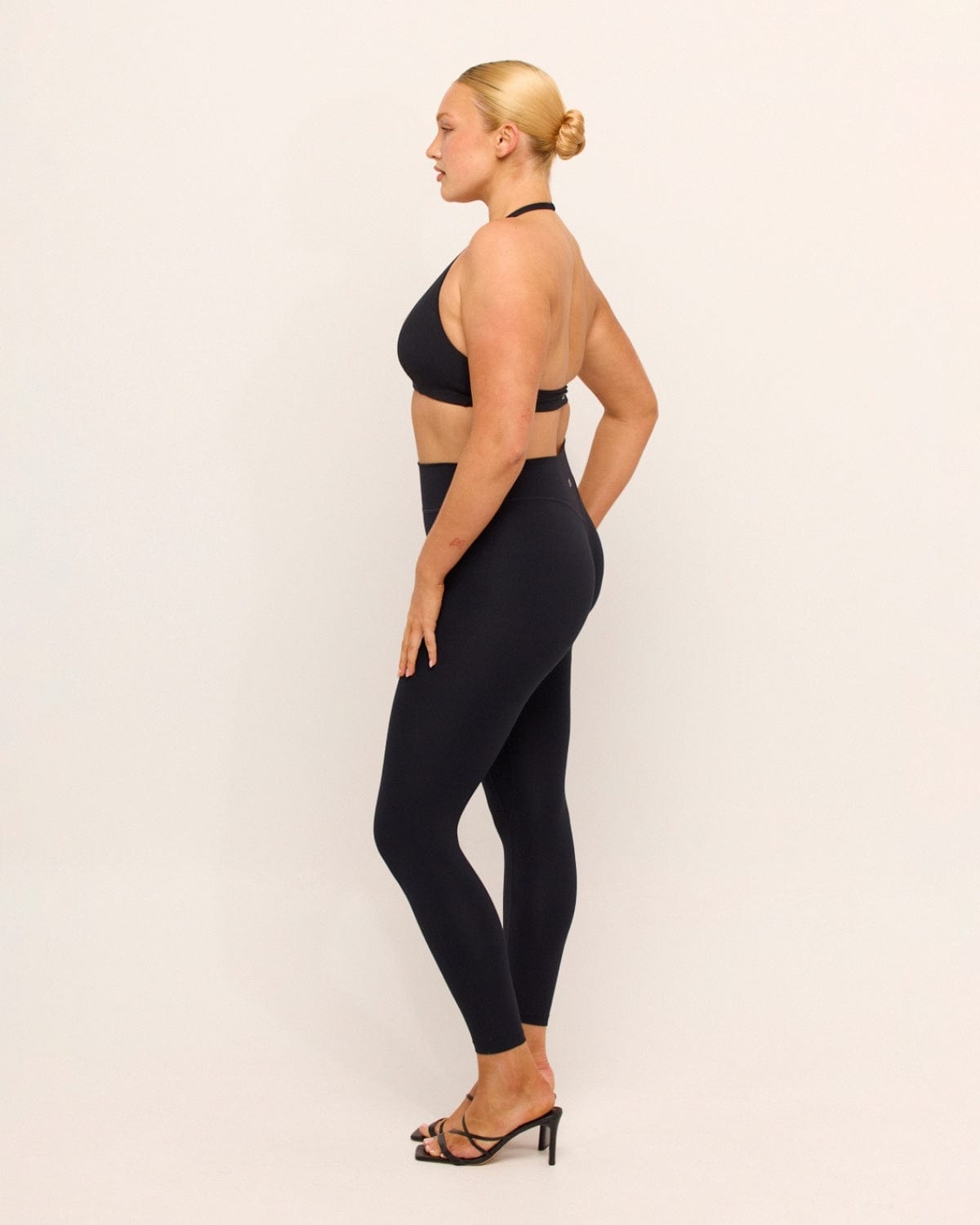 Form Halter Crop | Black