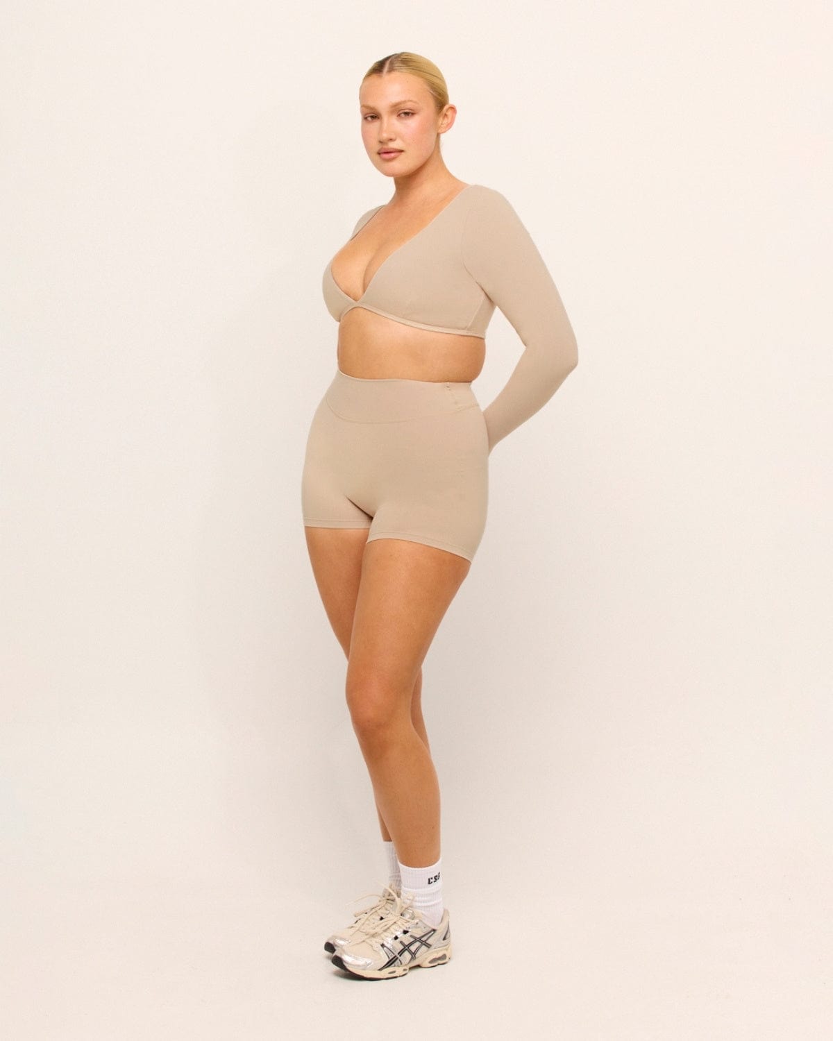 Form Invisible Scrunch Shorts 4" | Fawn