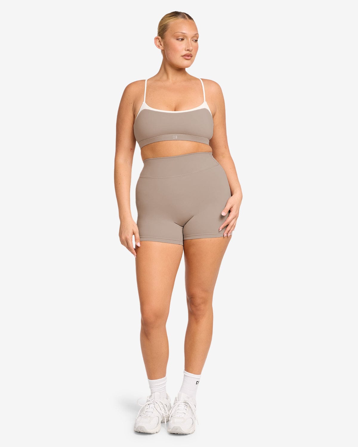 Form V Waist Shorts 5" | Latte