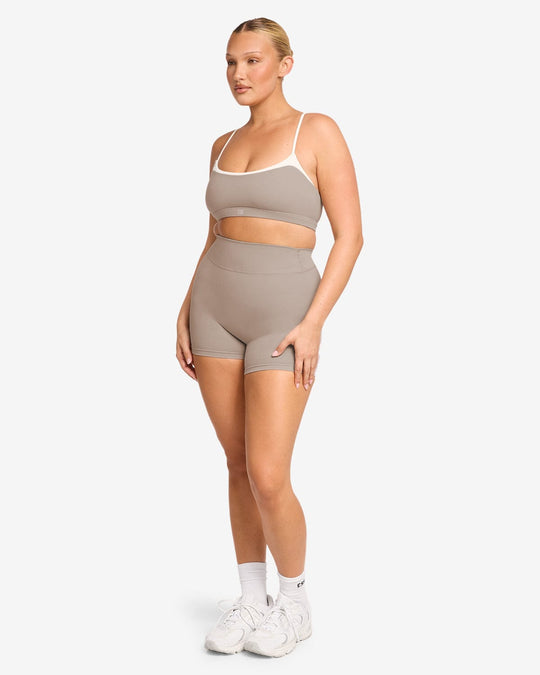 Form V Waist Shorts 5" | Latte