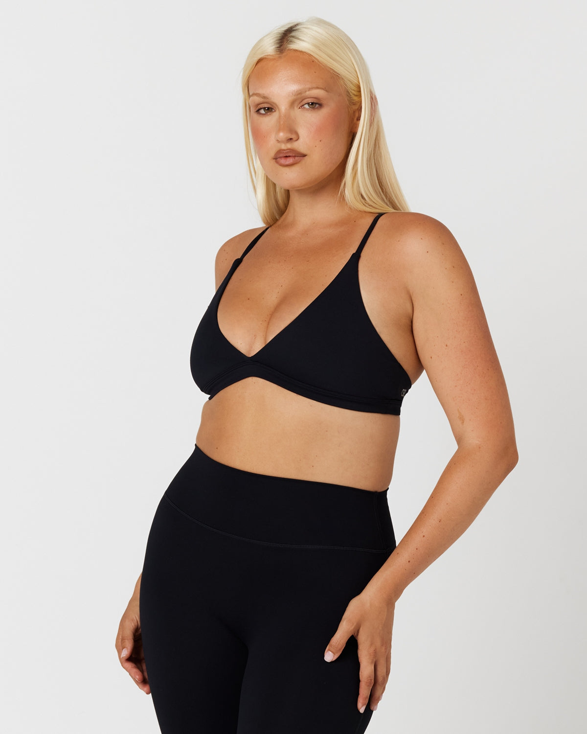 Form Noa Crop | Black