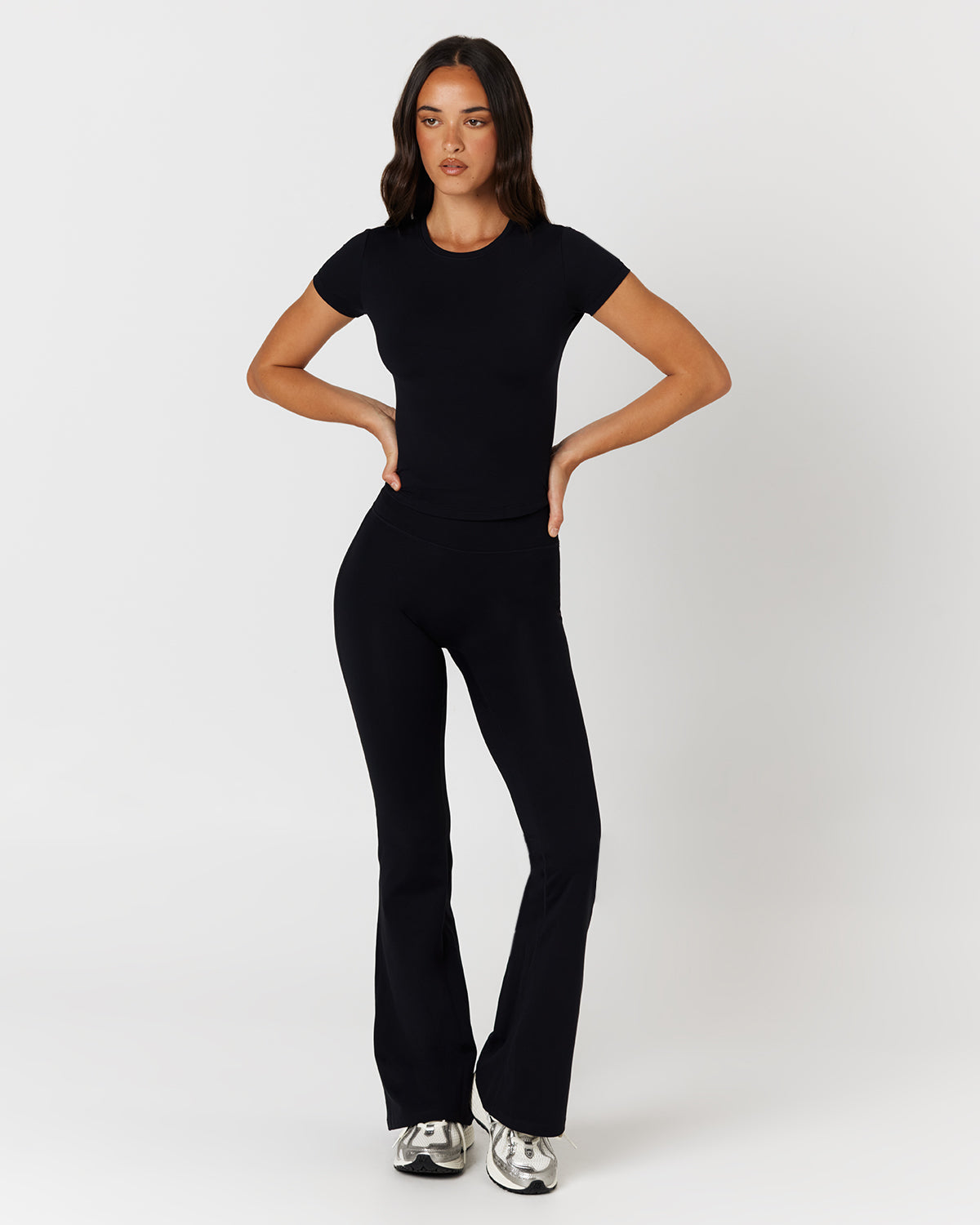 Form Invisible Scrunch Flare Leggings | Black display picture 1