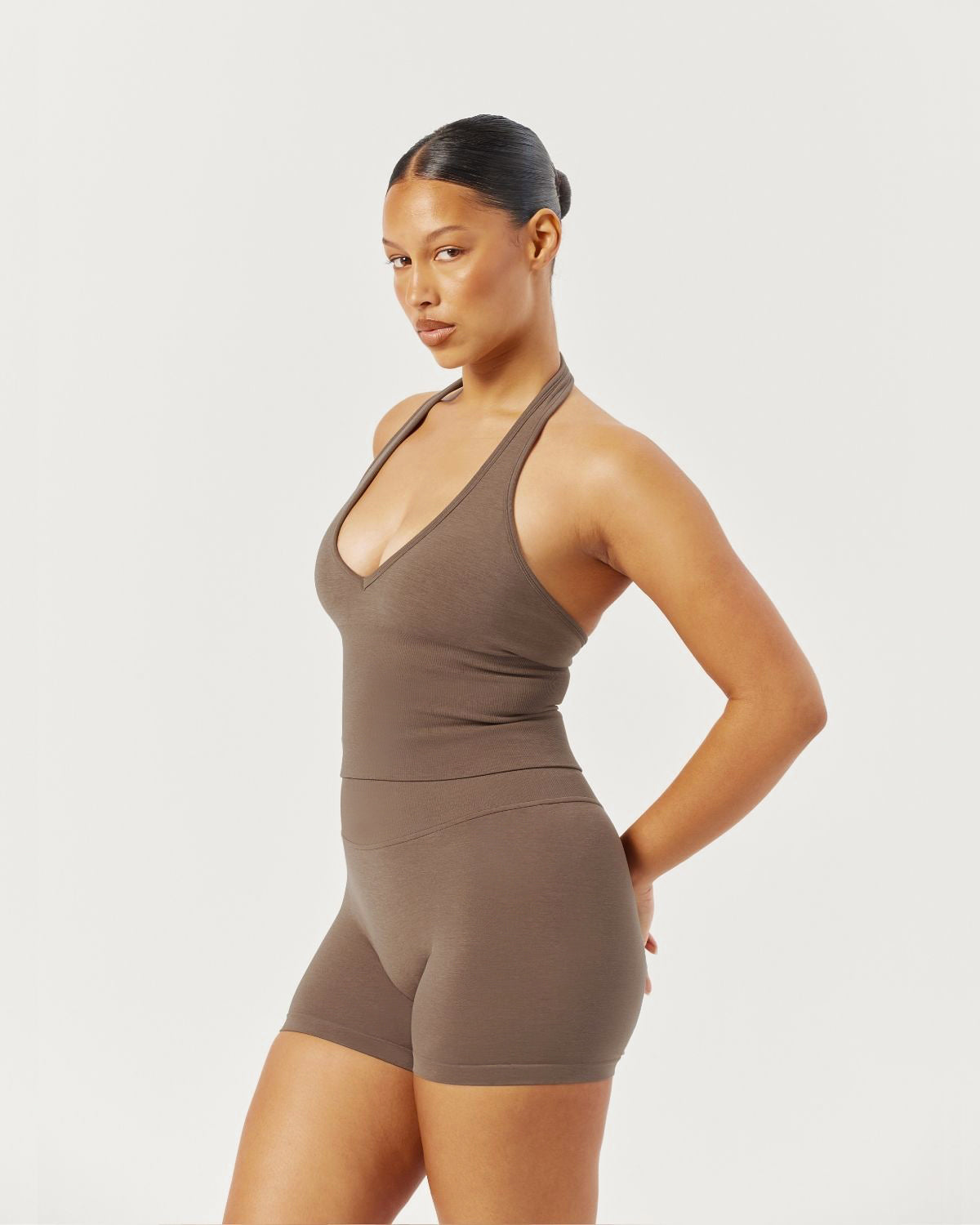 Seamless Invisible Scrunch Shorts 4" | Chocolate Chip