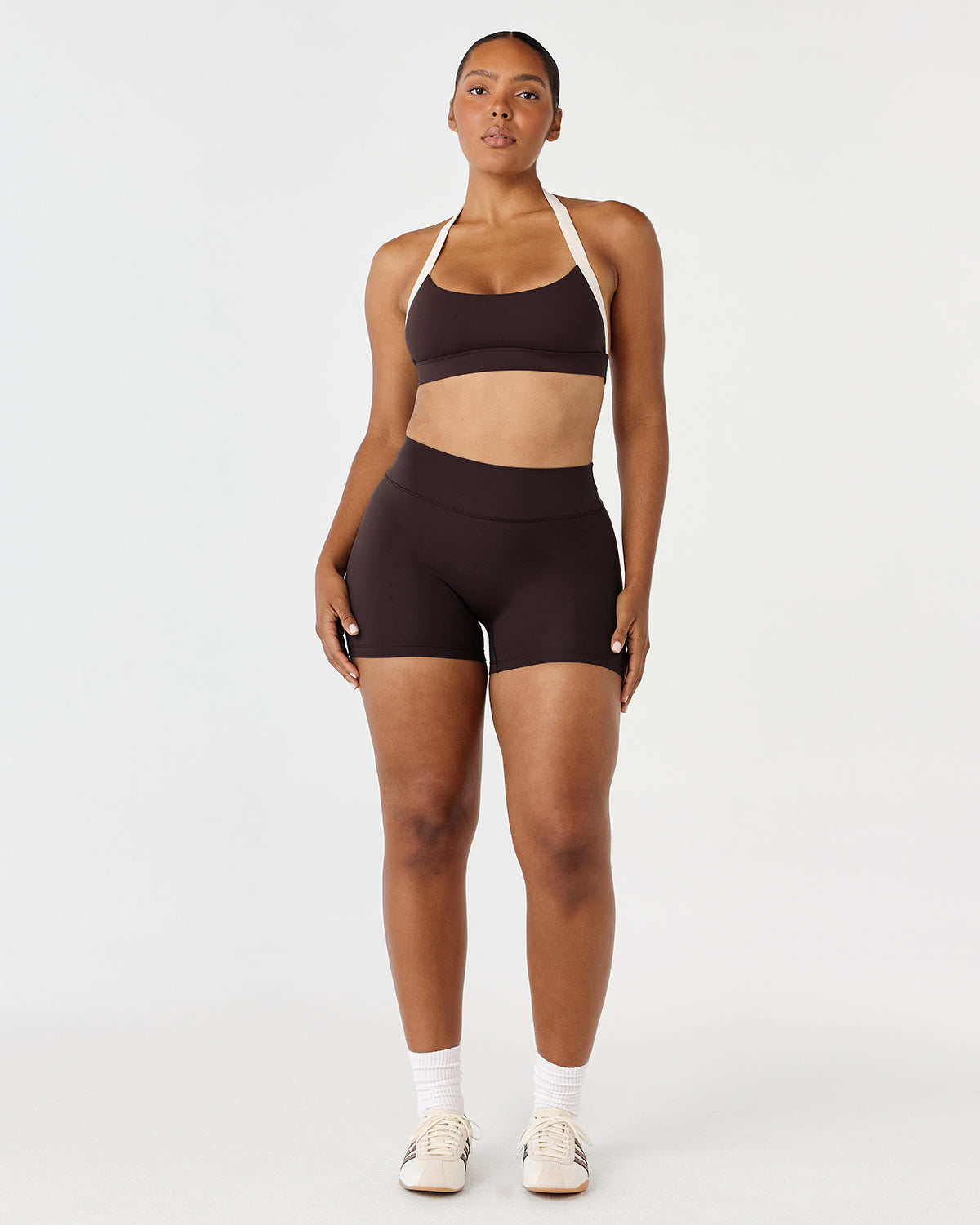 Form Invisible Scrunch Shorts 4" | Espresso