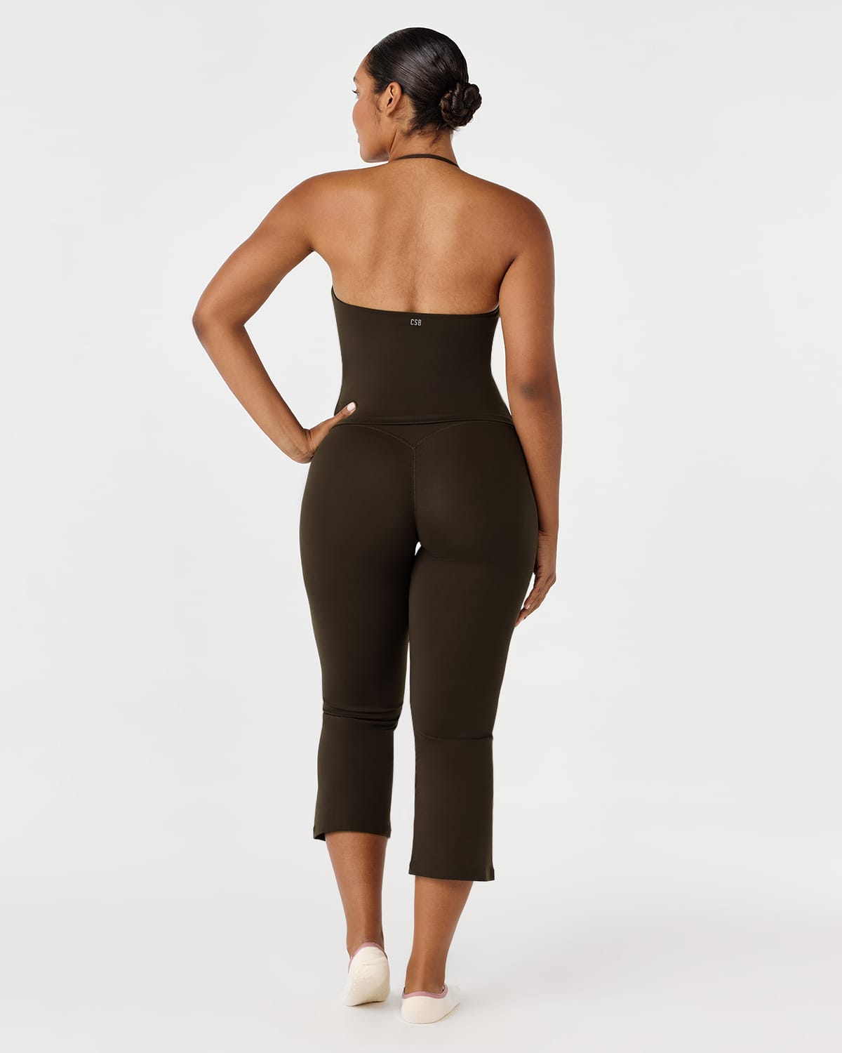 Form Mid Rise Invisible Scrunch Flare Capri Leggings 25" | Dark Chocolate