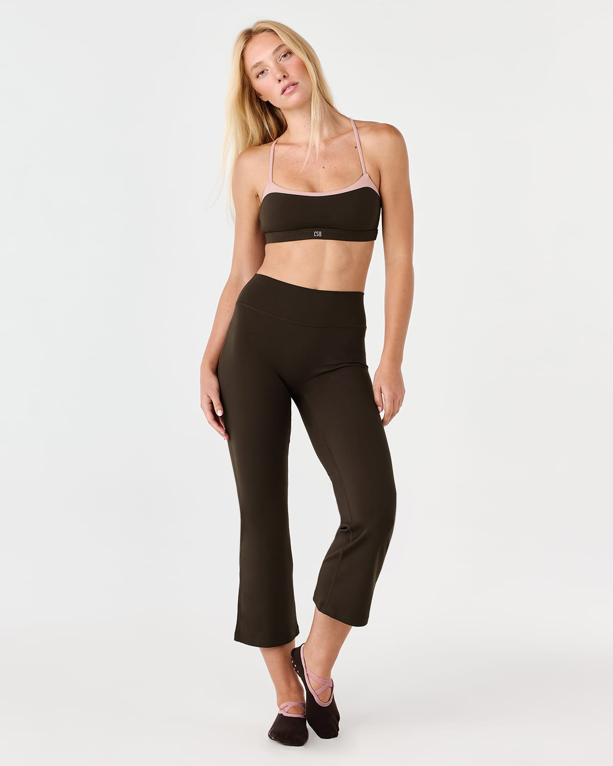Form Mid Rise Invisible Scrunch Flare Capri Leggings 25" | Dark Chocolate