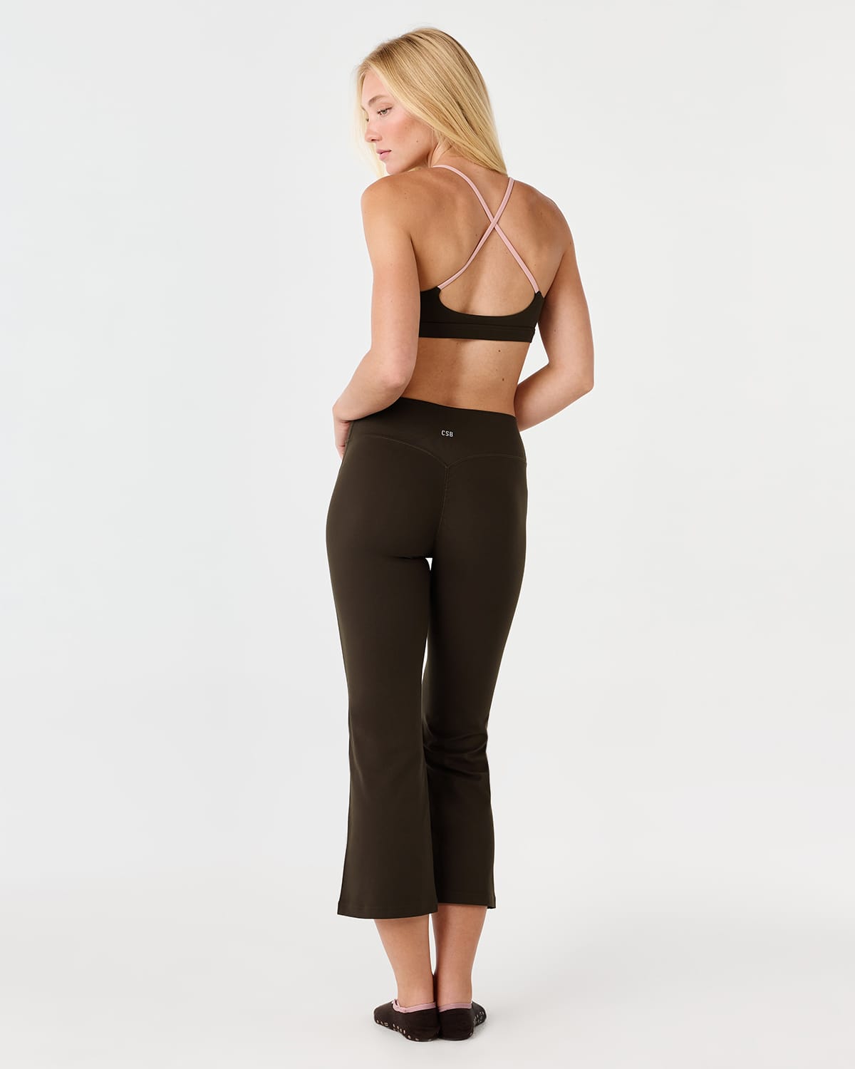 Form Mid Rise Invisible Scrunch Flare Capri Leggings 25" | Dark Chocolate