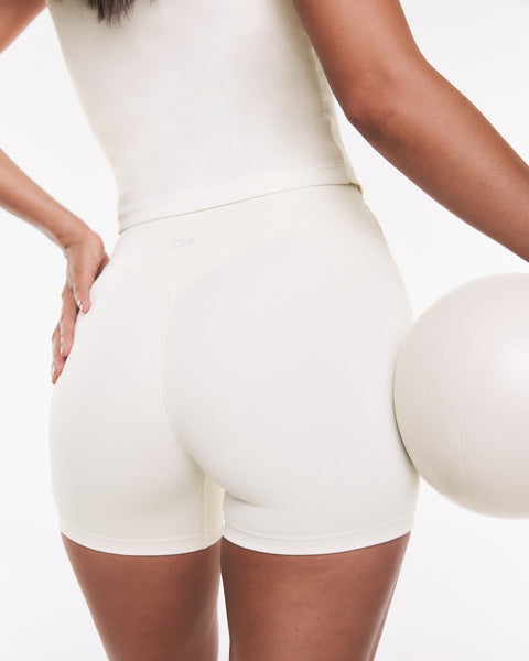 Form Invisible Scrunch Shorts 4 | Vanilla