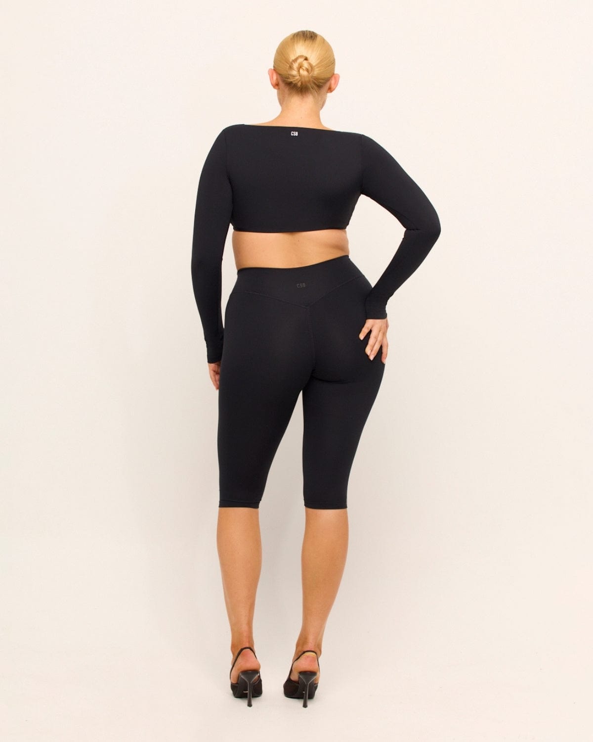 Form Invisible Scrunch Capri Leggings | Black