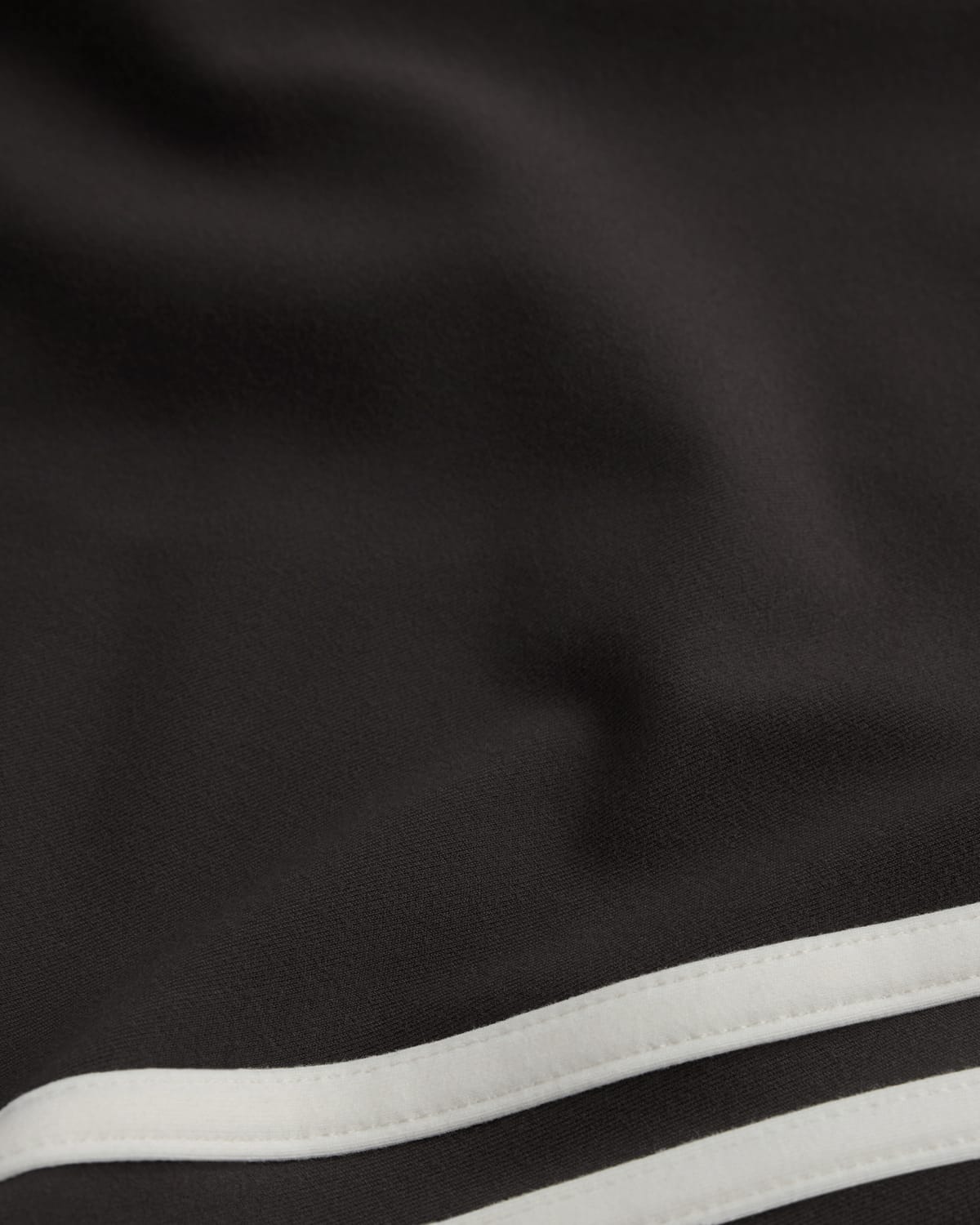 Form Invisible Scrunch Stripe Shorts 3"  | Grounded Brown