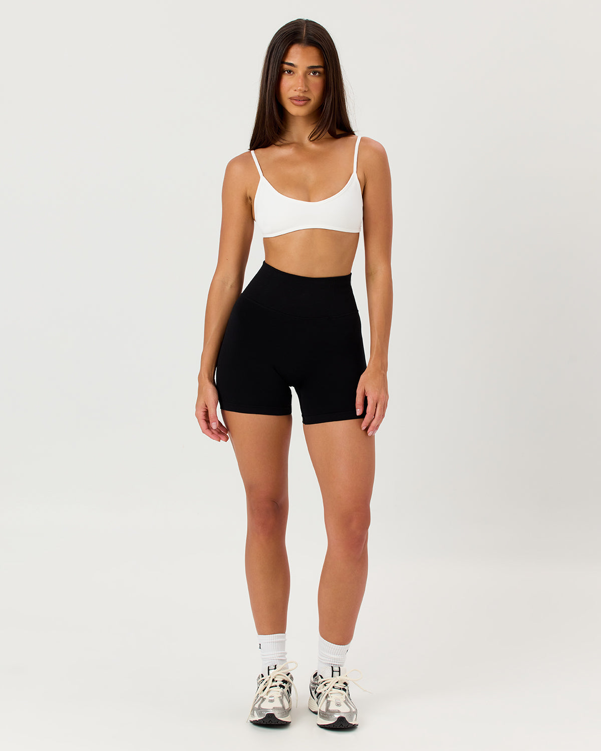 Seamless Invisible Scrunch Shorts 4" | Black