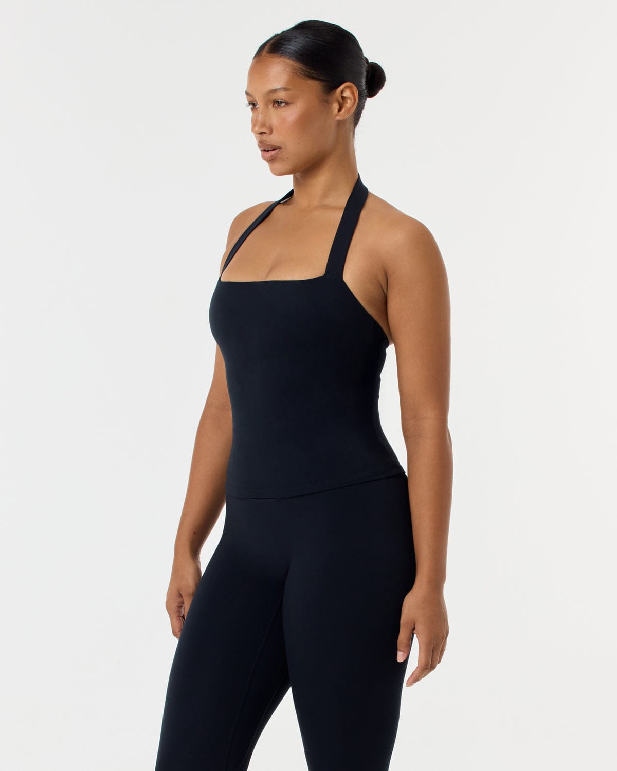 THENEWHOUSECOOPERHALTERNECKタンクトップ　ブラック VOGUE』ロゴ トゥルーコットン タンクトップ ブラック – VOGUE Collection