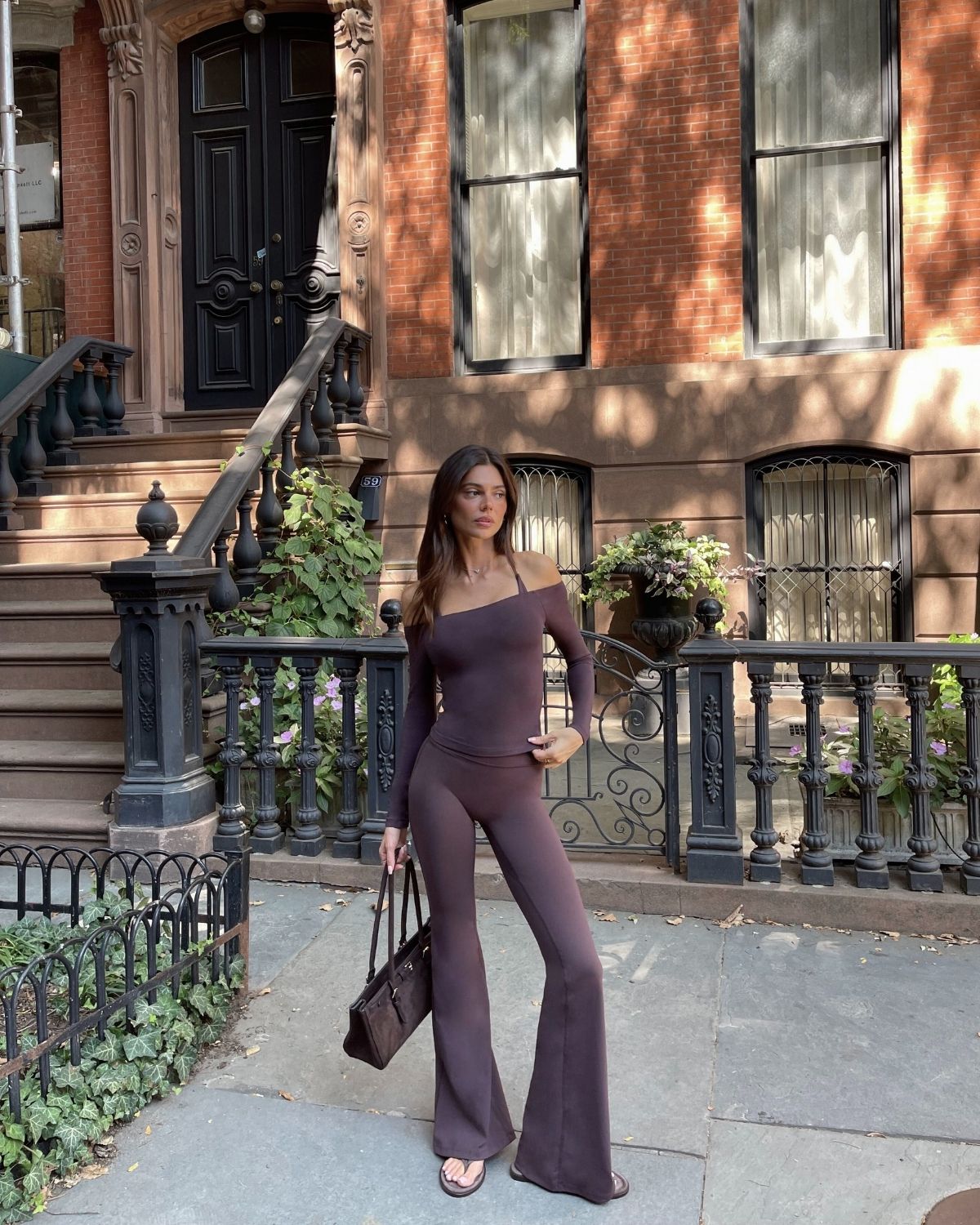 Form Invisible Scrunch Flare Leggings | Espresso