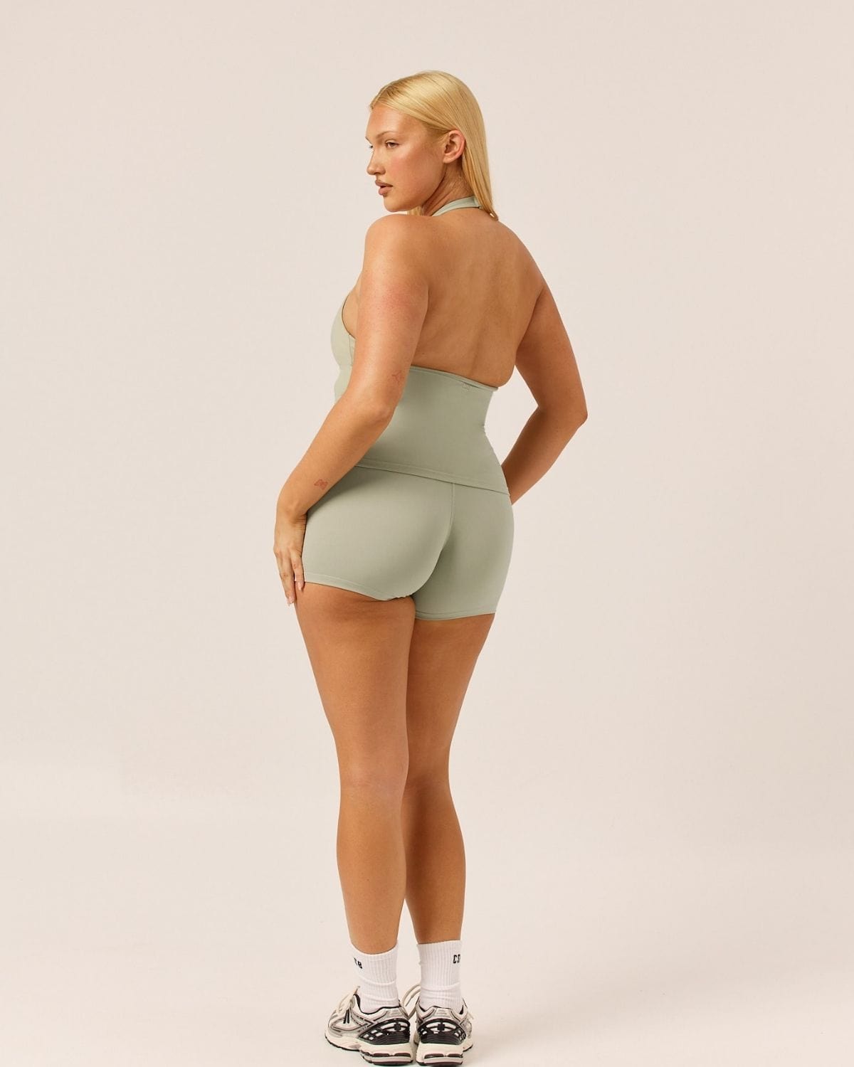 Serenity Invisible Scrunch Shorts 4" | Sage