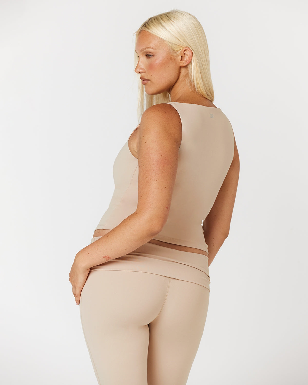 【CSB】Form Scoop Tank Fawn Mサイズ Form Scoop Tank | Fawn