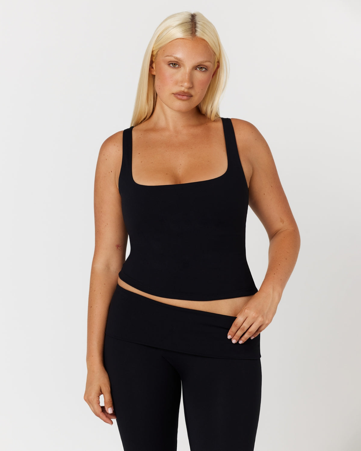 Form Scoop Tank | Black