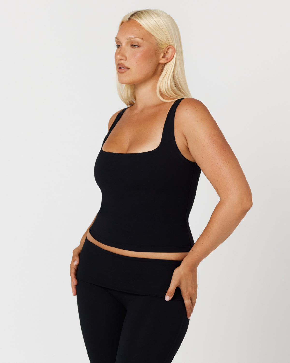 【CSB】FORM SCOOP TANK Mサイズ、 Form Scoop Tank | Black