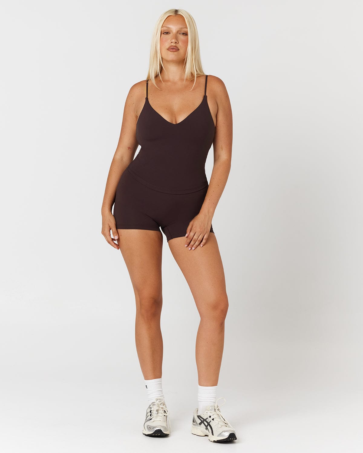 Form Invisible Scrunch Shorts 4" | Espresso