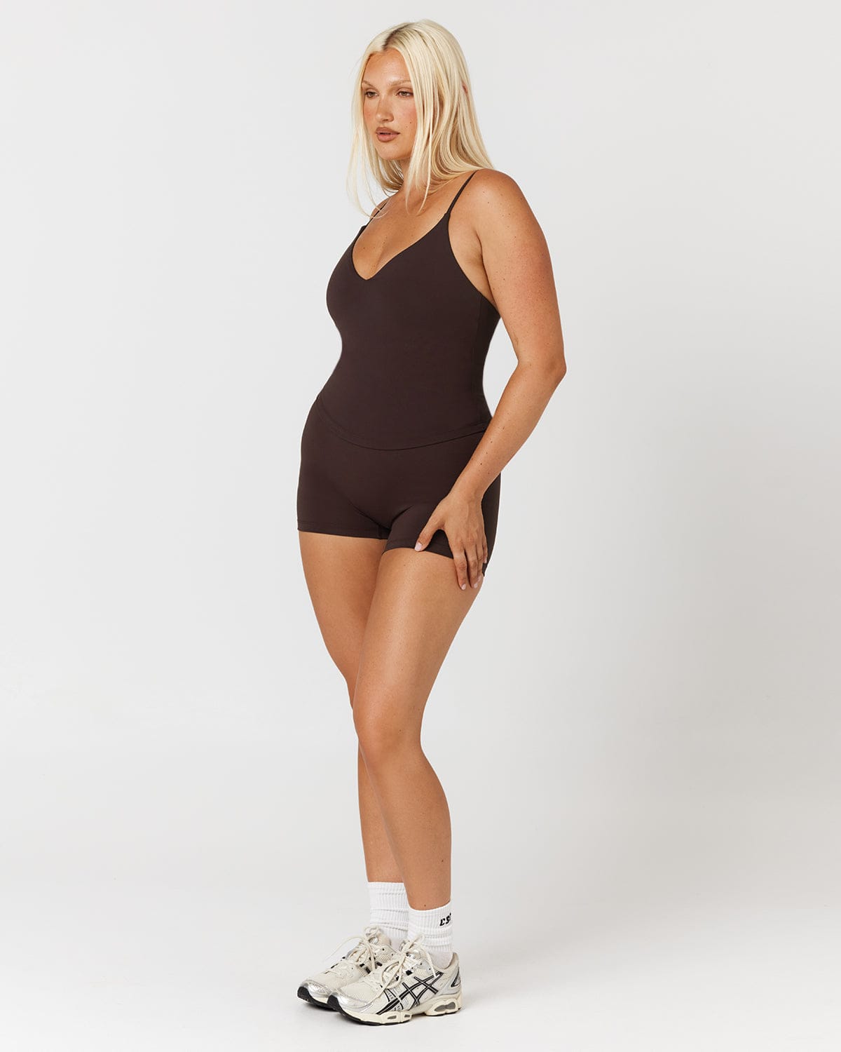 Form Invisible Scrunch Shorts 4" | Espresso