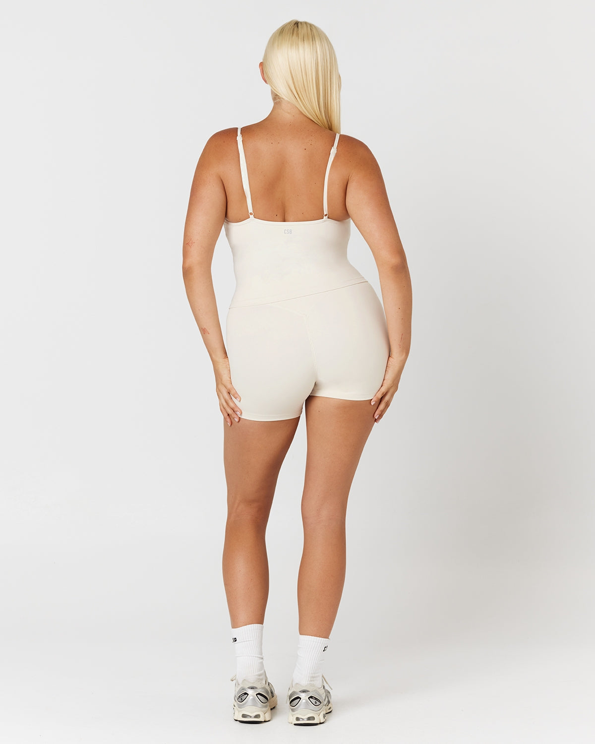 Form Invisible Scrunch Shorts 4" | Vanilla