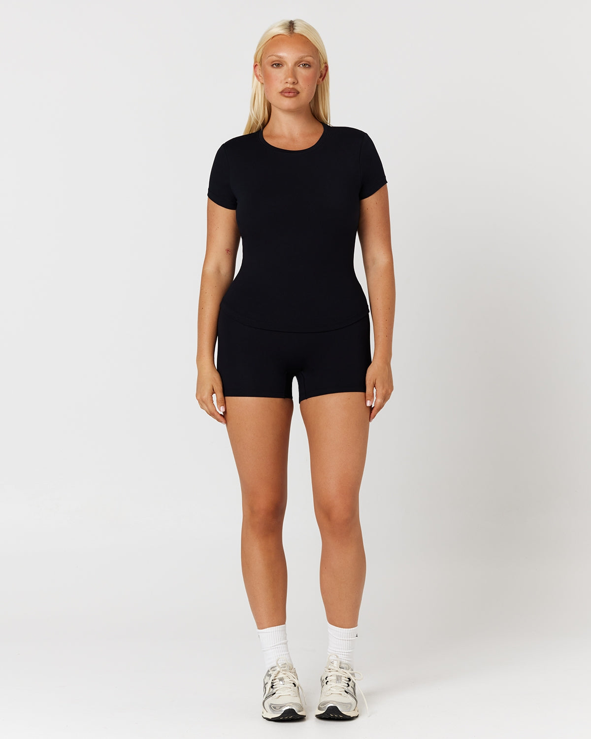 Form Invisible Scrunch Shorts 4" | Black
