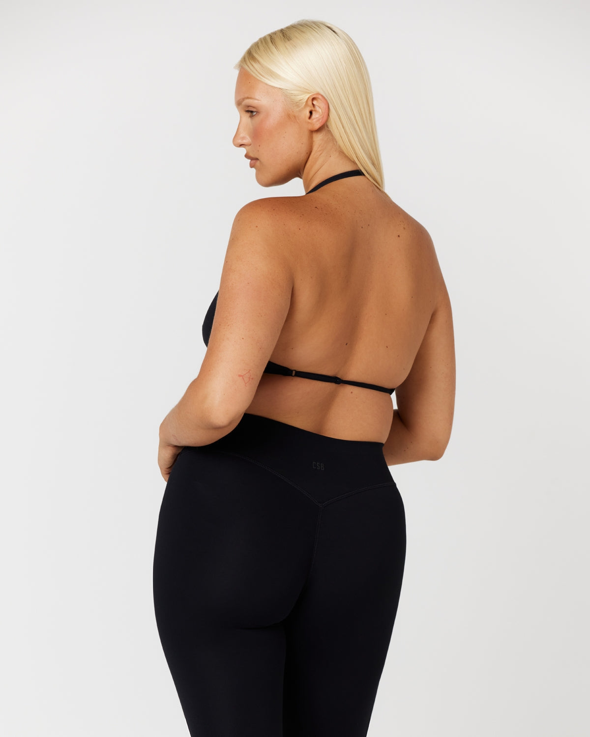 Form Micro Halter V Crop | Black