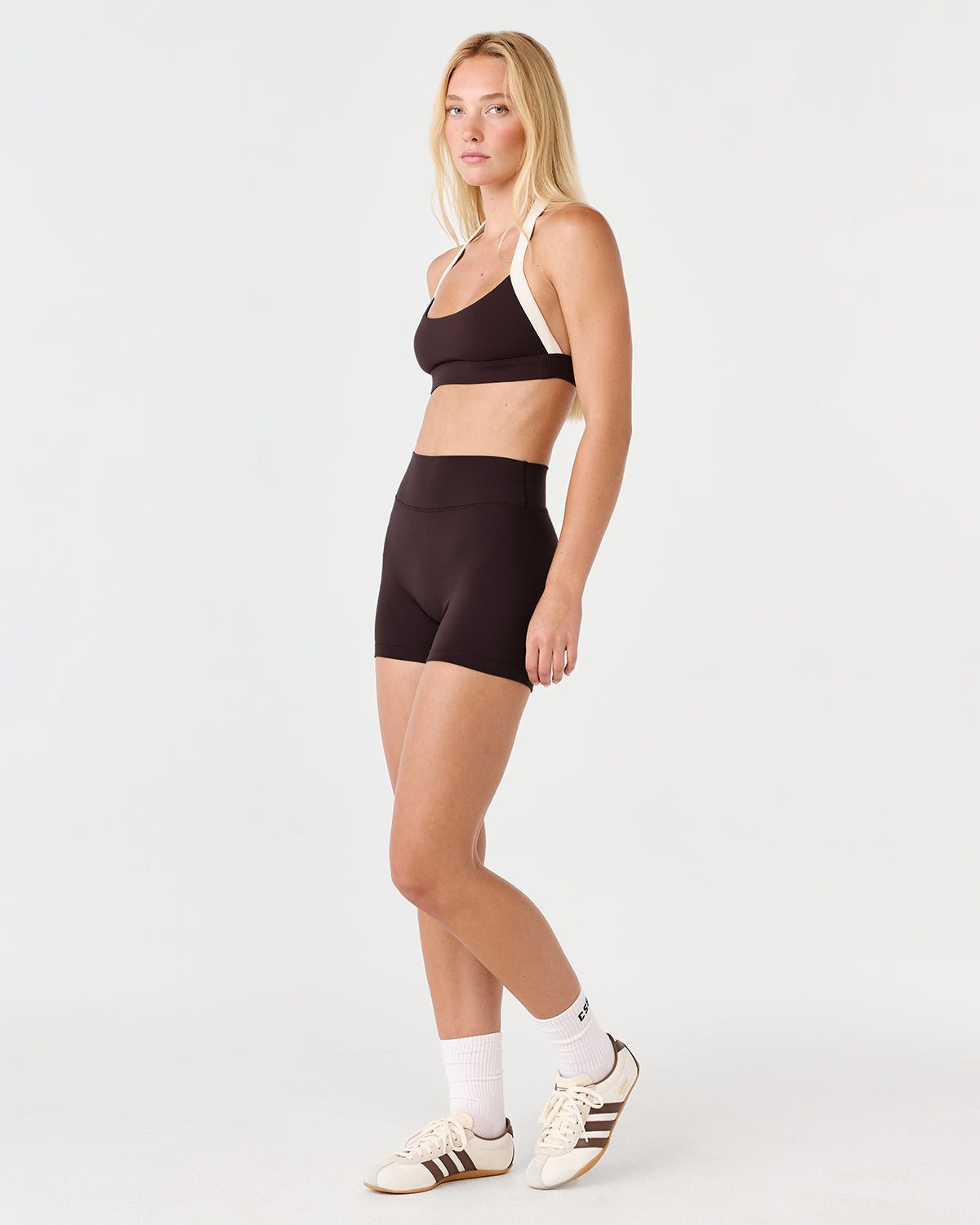Form Invisible Scrunch Shorts 4" | Espresso