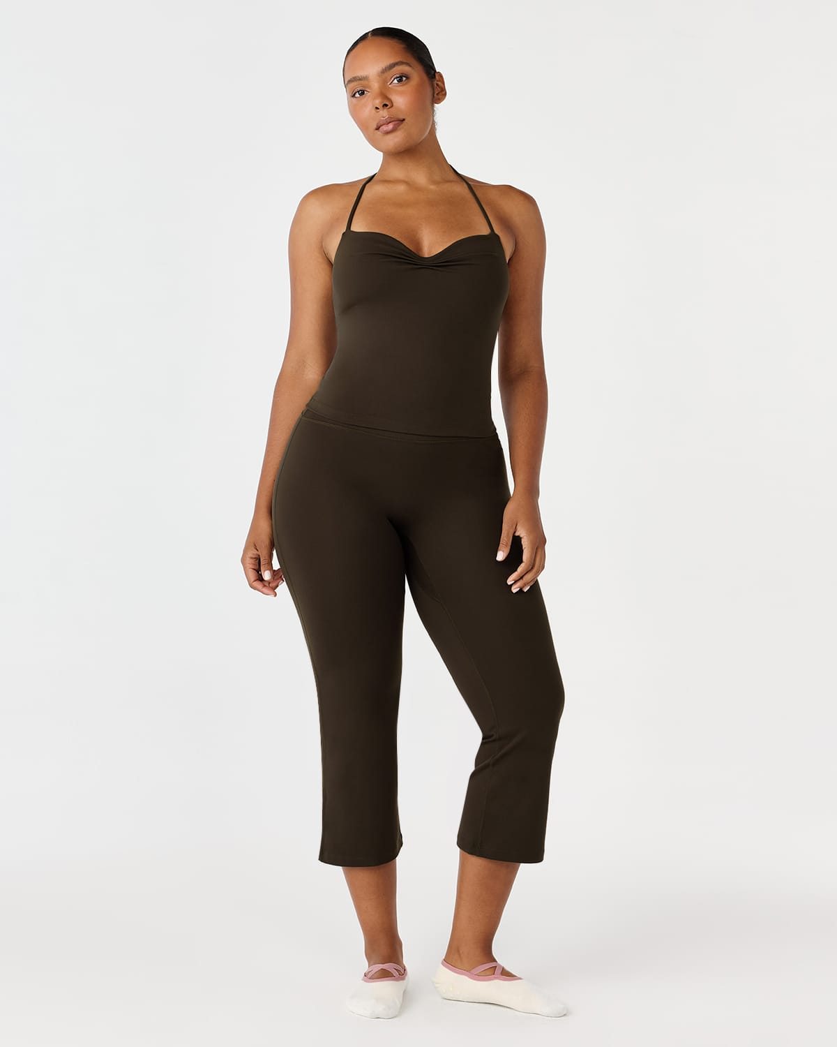 Form Mid Rise Invisible Scrunch Flare Capri Leggings 25" | Dark Chocolate